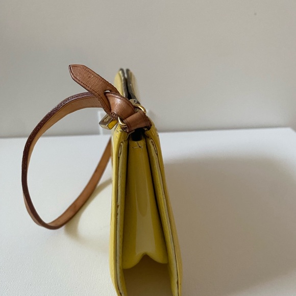 Louis Vuitton Verni Patent Leather Yellow Pouchette - Picture 5 of 9